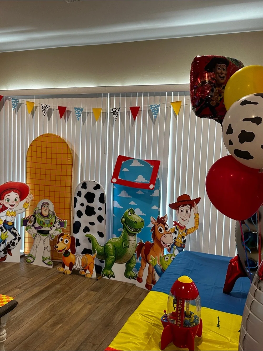 Disney Pixar Toy Story Coroplast Cutout & Arches Party Decorations